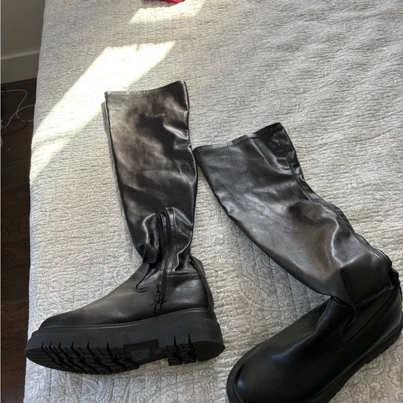 Black Over the Knee Women's Boots - Picture 1 of 1